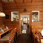 Guest house Weinstube Sinas Brettl 3*