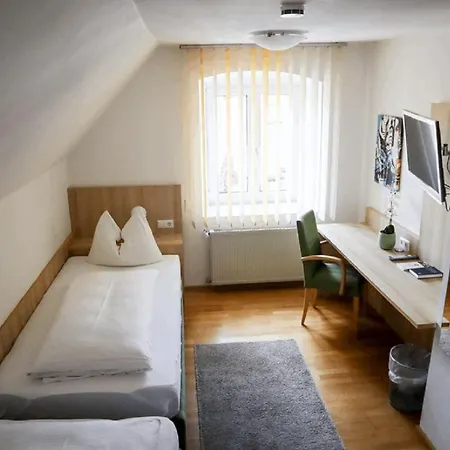 Vendégház Weinstube Sinas Brettl Nördlingen
