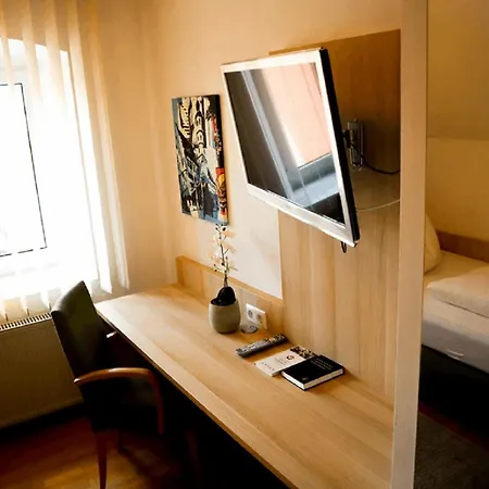 ゲストハウス Weinstube Sinas Brettl 3*