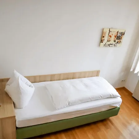 Pensjonat Weinstube Sinas Brettl 3*