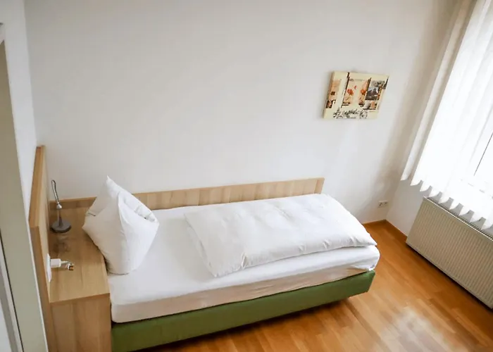 Penzion Weinstube Sinas Brettl 3*